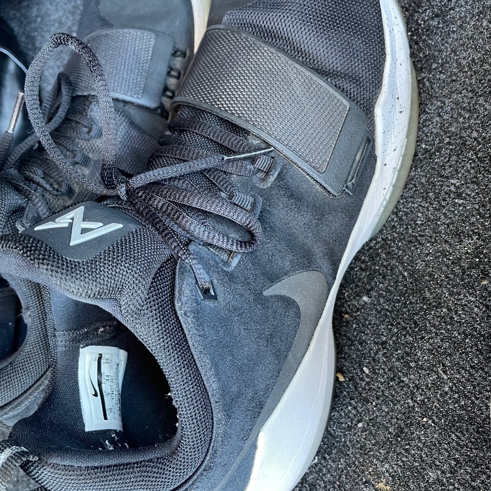 Nike Paul George Sneakers